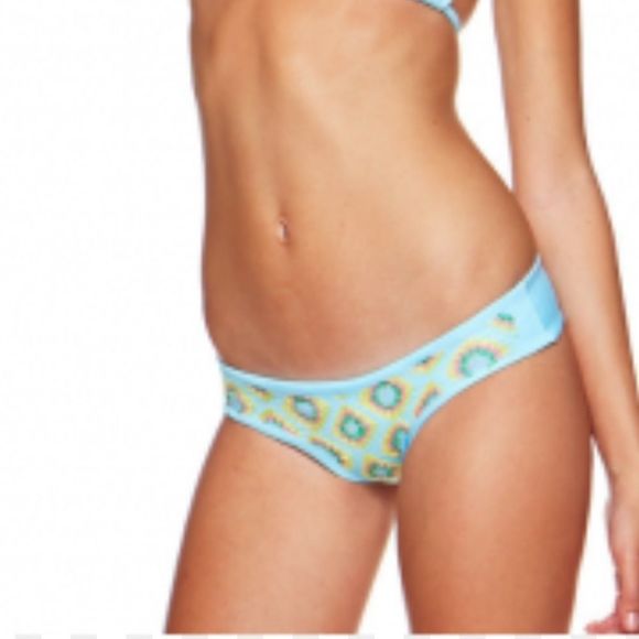 Beach Riot Bikini‎ Bottom - Picture 1 of 6